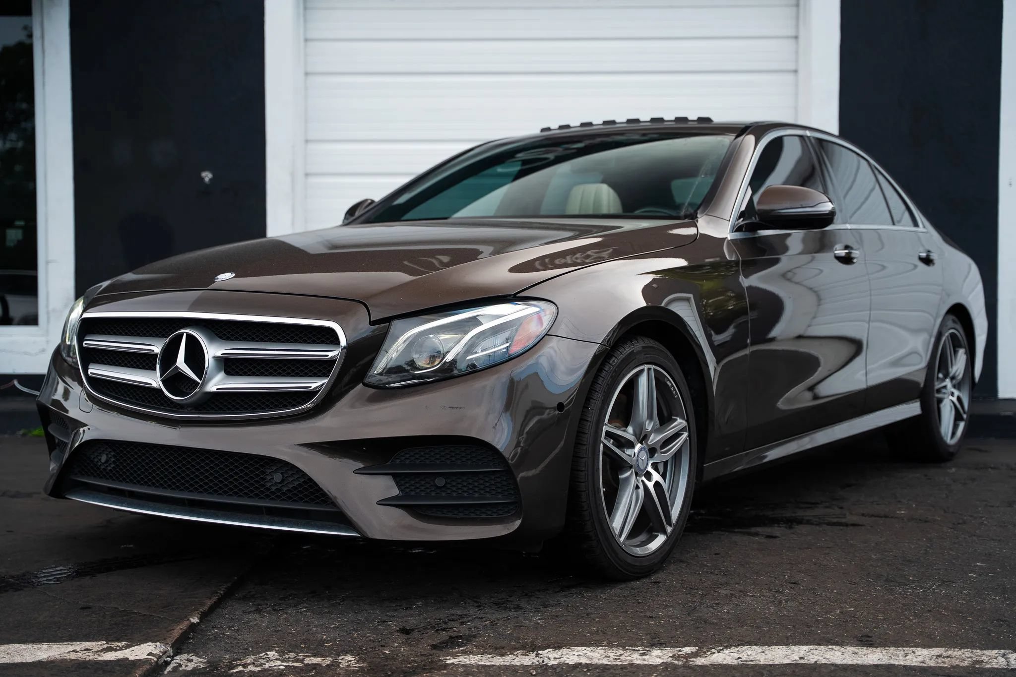 Used 2017 Mercedes-Benz E 300 4MATIC image 3