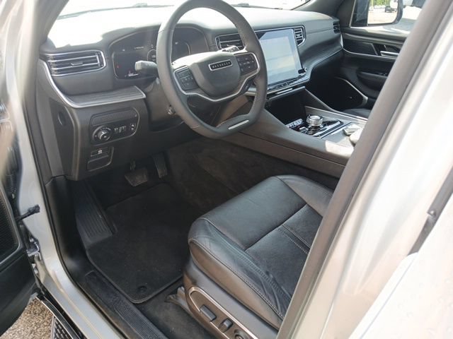 Used 2024 Jeep Wagoneer L Series II w/ Flexible Seating Group AWD/4WD image 48