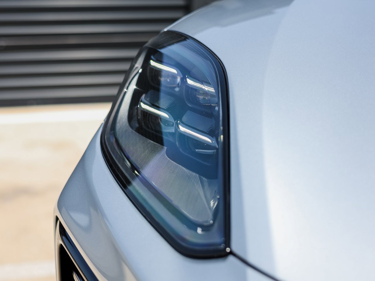 Certified 2025 Porsche Cayenne Coupe image 13