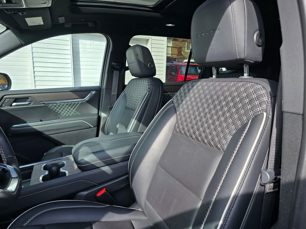 Used 2024 GMC Acadia Denali w/ Super Cruise Package image 24