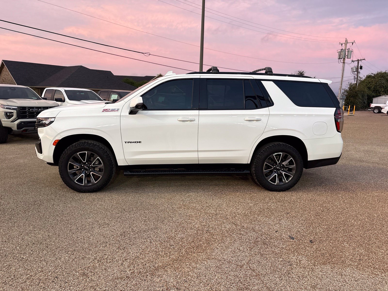 Used 2021 Chevrolet Tahoe Z71 w/ Z71 Signature Package AWD/4WD image 2