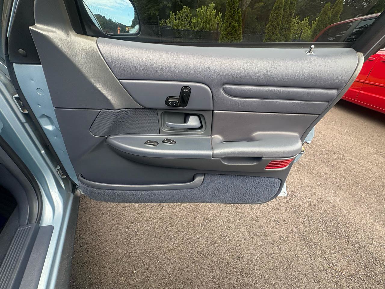 Used 1999 Ford Crown Victoria LX RWD image 14