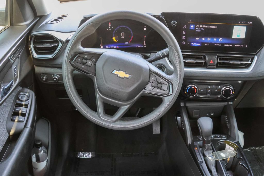 Used 2025 Chevrolet TrailBlazer LT AWD/4WD image 18