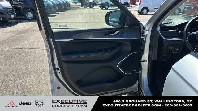 Used 2022 Jeep Grand Cherokee L Limited AWD/4WD image 8