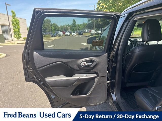 Used 2020 Jeep Cherokee Latitude Plus w/ Cold Weather Group AWD/4WD image 15