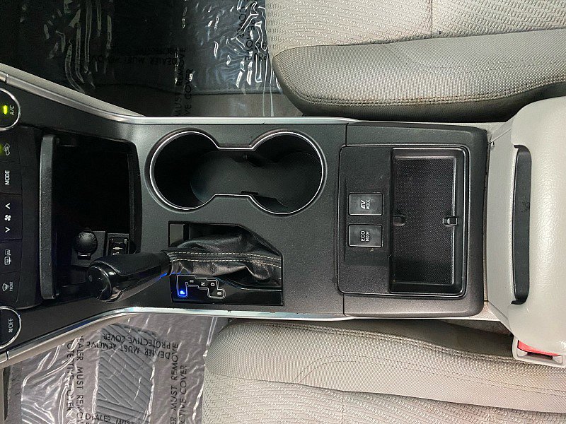 Used 2015 Toyota Camry LE image 27