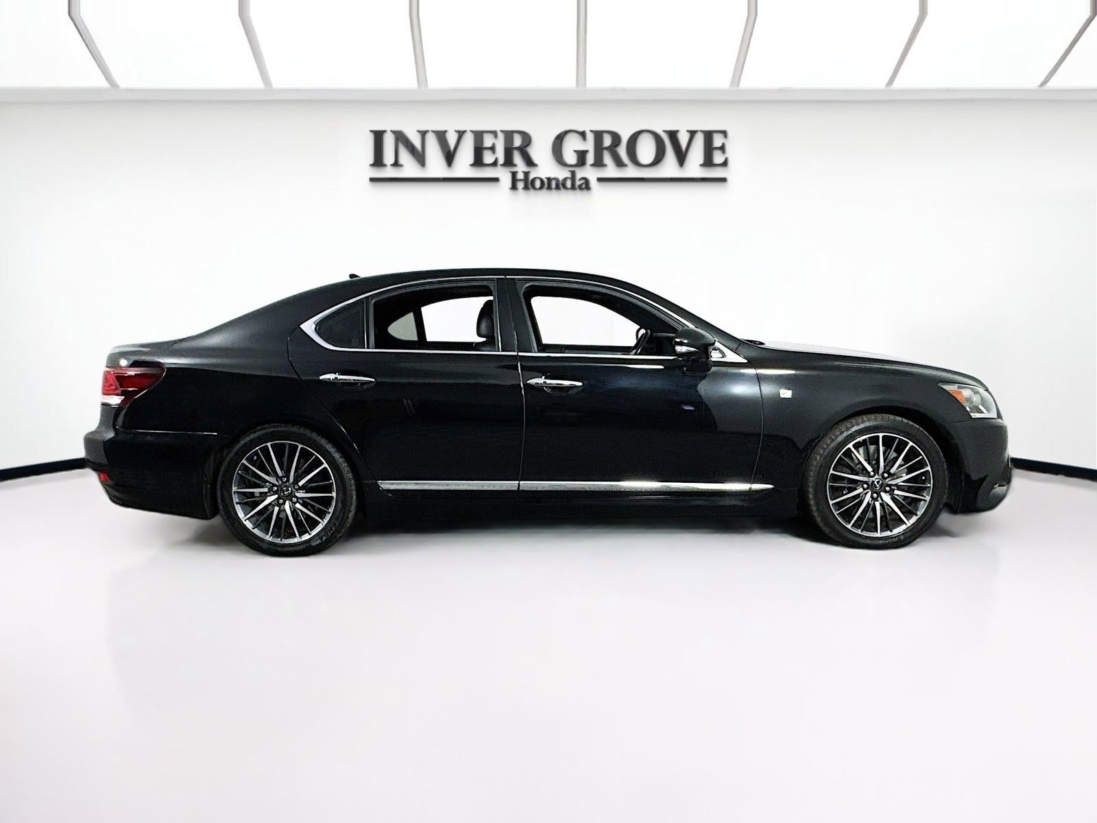 Used 2013 Lexus LS 460 AWD w/ F-Sport Pkg image 4