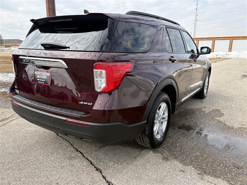 Used 2022 Ford Explorer XLT image 3