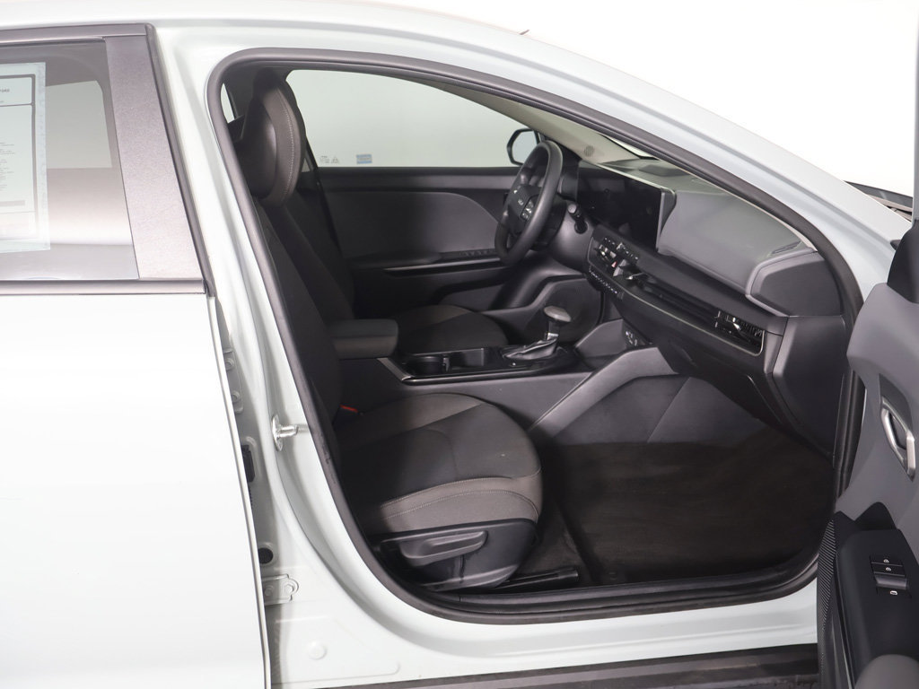 Used 2025 Kia K4 FWD image 28