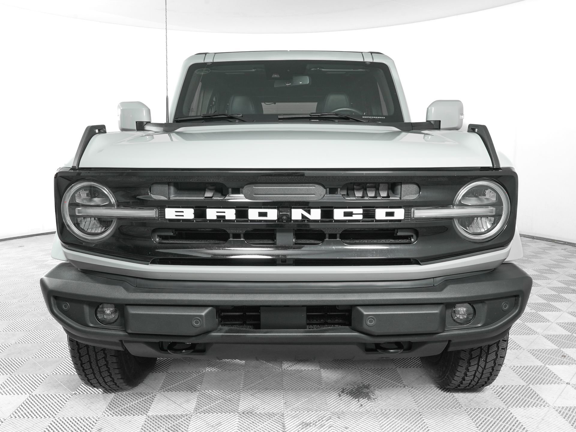 Used 2024 Ford Bronco Outer Banks AWD/4WD image 2