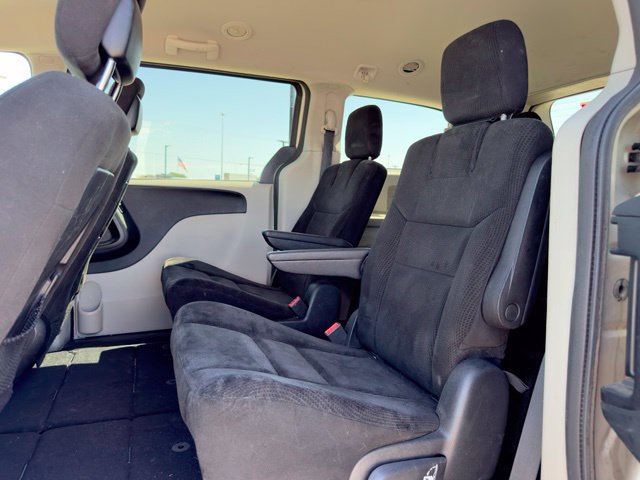 Used 2015 Dodge Grand Caravan SXT w/ Rear Park Assist Package FWD image 9