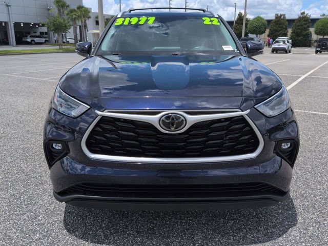 Used 2022 Toyota Highlander XLE AWD/4WD image 9