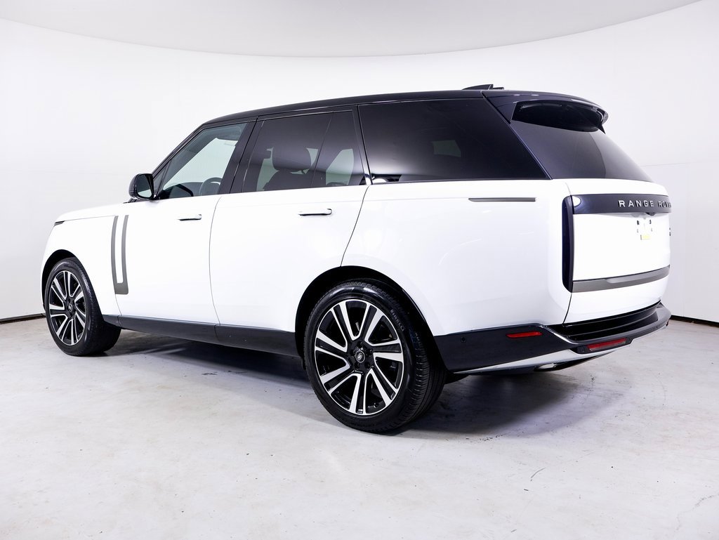 Used 2023 Land Rover Range Rover SE image 3