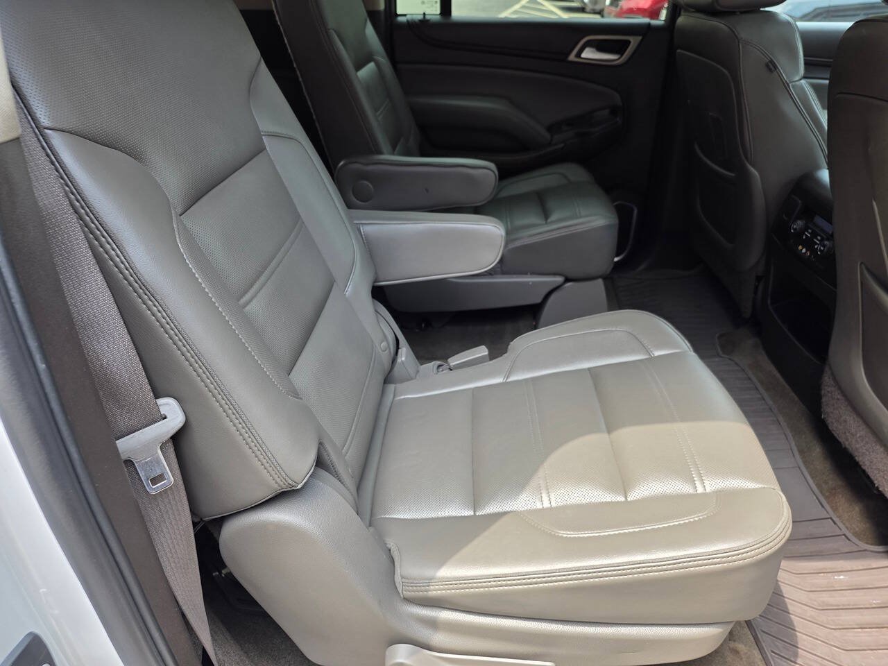 Used 2016 GMC Yukon XL Denali w/ Open Road Package RWD image 29