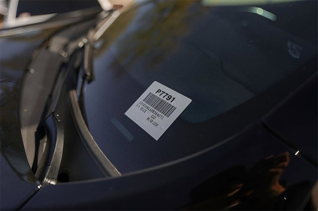 Certified 2024 Cadillac Escalade Luxury image 7