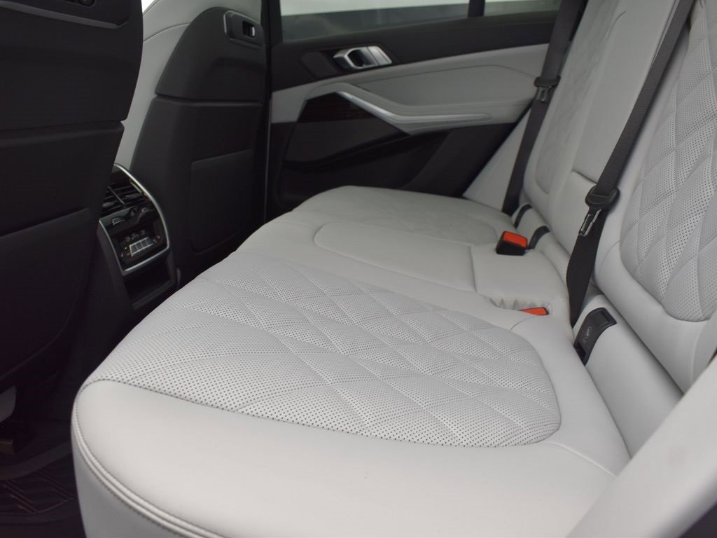 New 2026 BMW X5 xDrive50e image 16