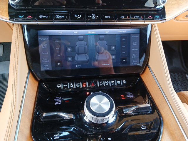 Used 2024 Jeep Grand Wagoneer Series III w/ Rear Seat Video Group 1 AWD/4WD image 57