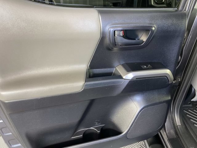 Used 2018 Toyota Tacoma SR5 AWD/4WD image 25