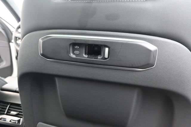 Used 2025 BMW X5 xDrive50e AWD/4WD image 32