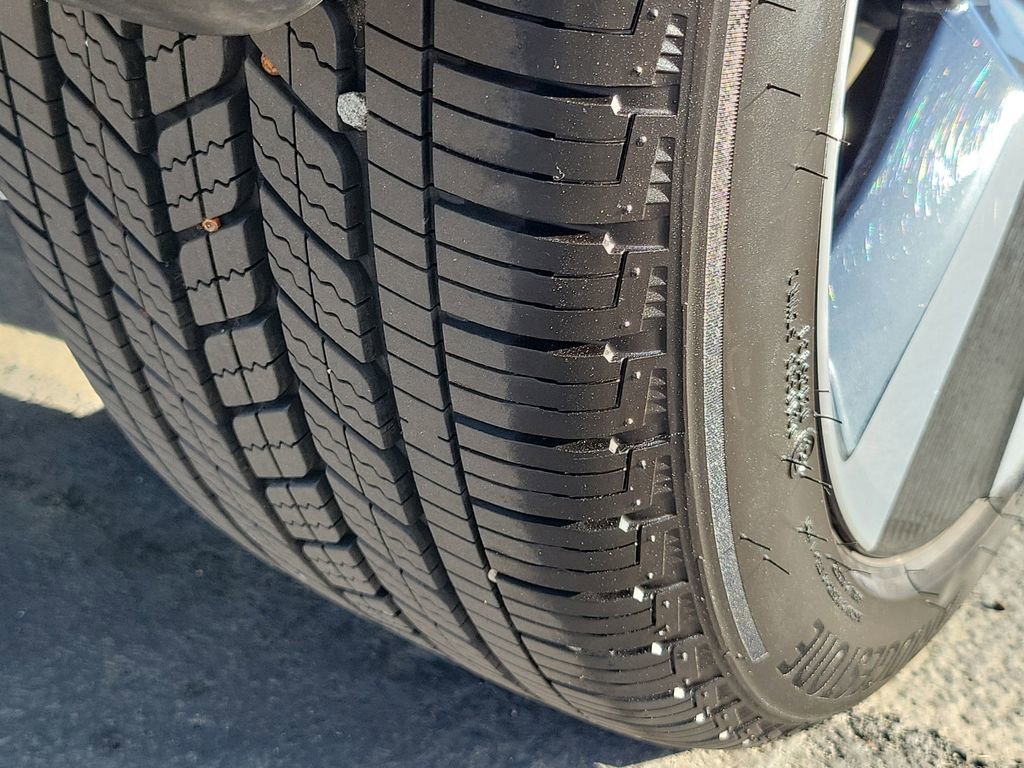 Used 2025 Nissan Kicks SR image 29