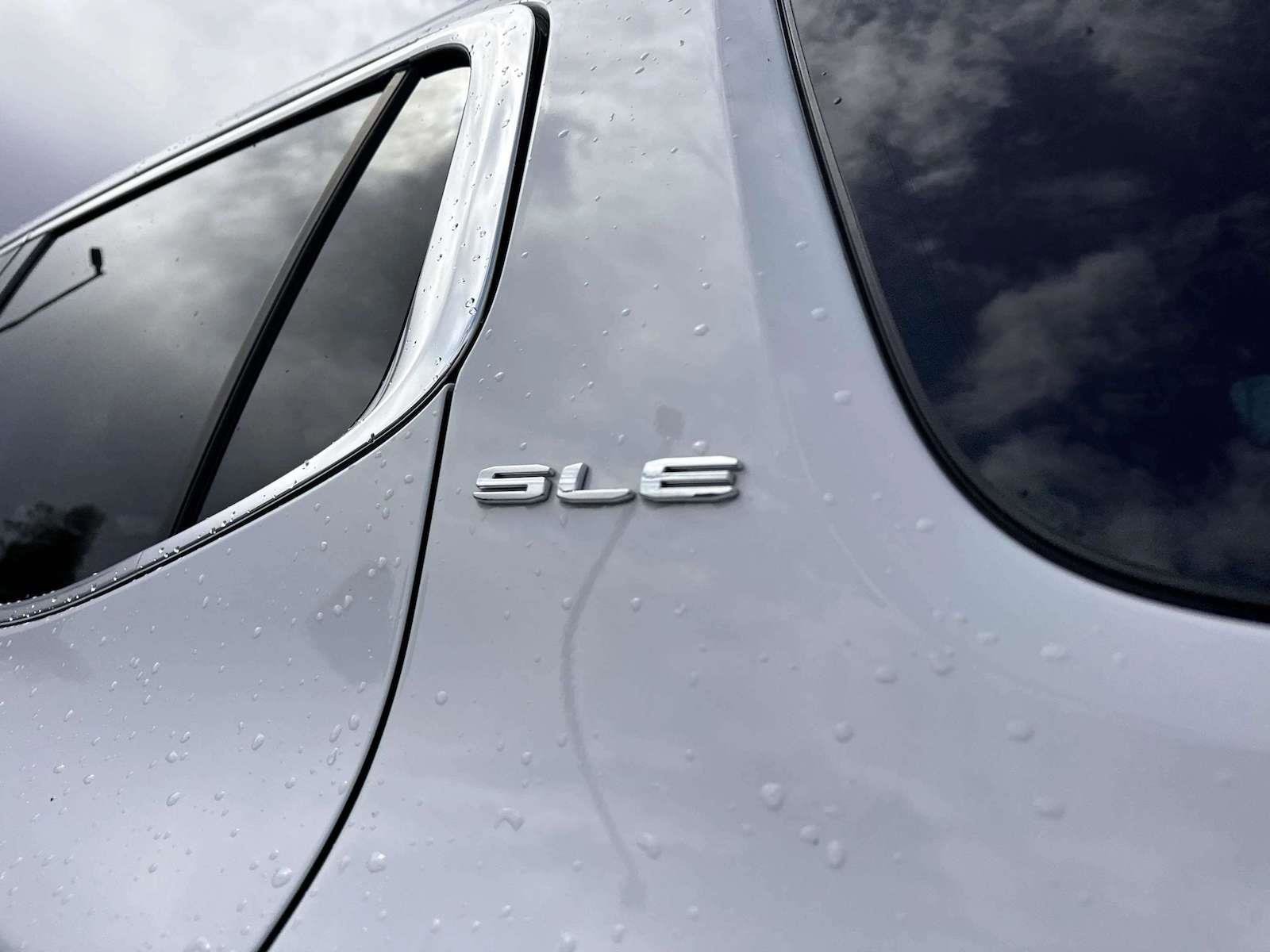 Used 2022 GMC Acadia SLE FWD image 6
