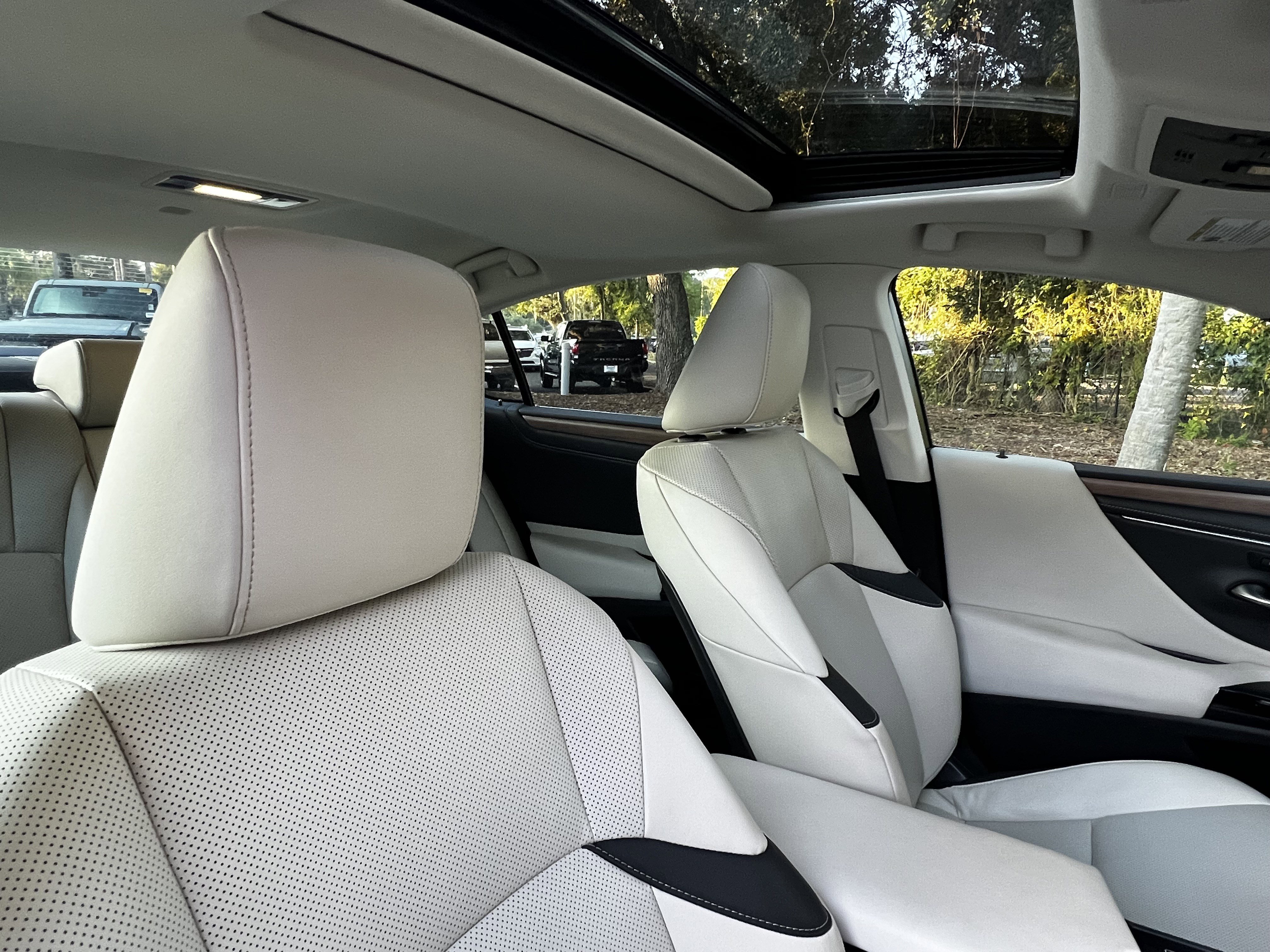 Certified 2025 Lexus ES 300h w/ Premium Package image 45