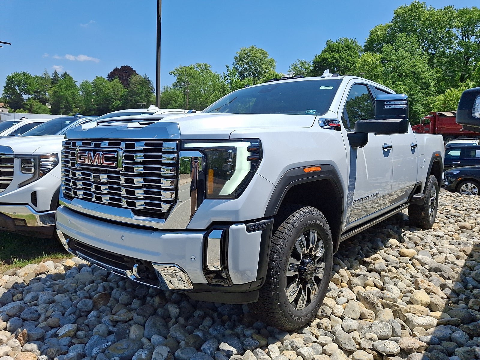 New 2026 GMC Sierra 2500 Denali w/ Denali Reserve Package AWD/4WD image 2