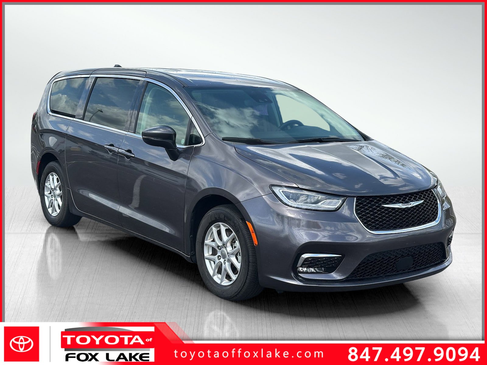 Used 2023 Chrysler Pacifica Touring-L FWD image 1