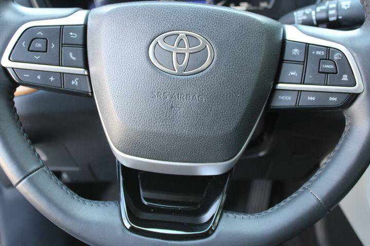 Certified 2024 Toyota Grand Highlander AWD image 12