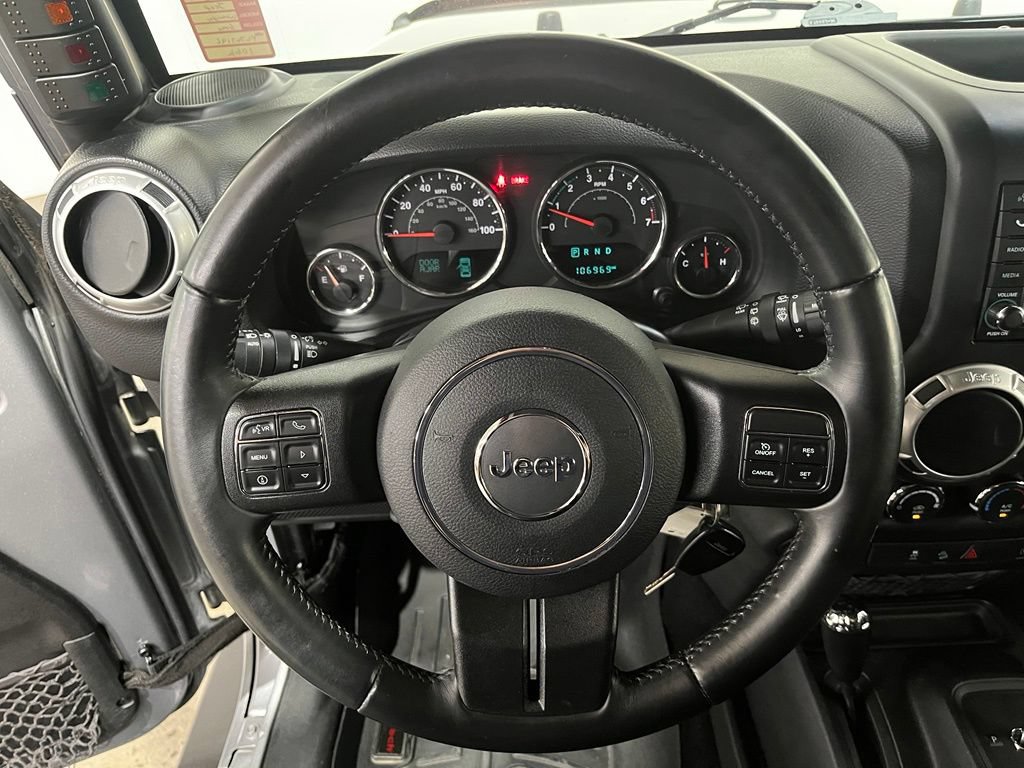 Used 2015 Jeep Wrangler Unlimited Rubicon w/ Connectivity Group AWD/4WD image 20