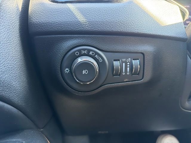 Used 2019 Jeep Compass Limited AWD/4WD image 35