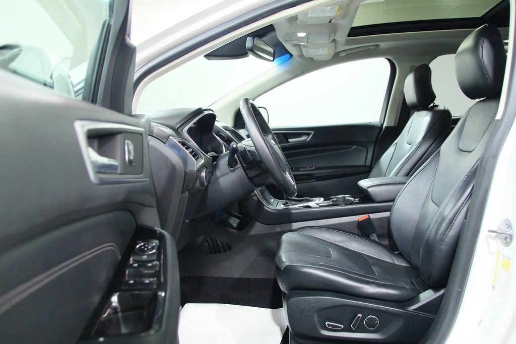 Used 2015 Ford Edge Titanium w/ Equipment Group 302A AWD/4WD image 4
