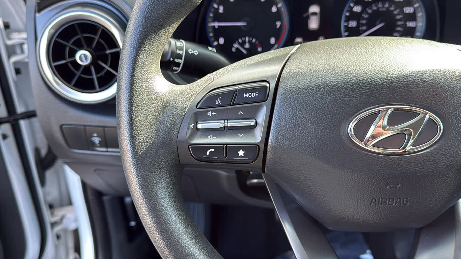 Used 2023 Hyundai Kona SEL image 15