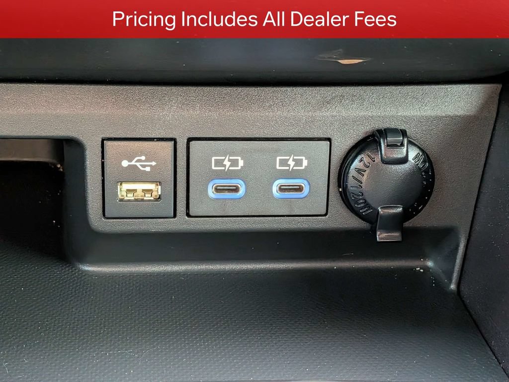 Used 2022 Toyota Highlander XLE FWD image 25