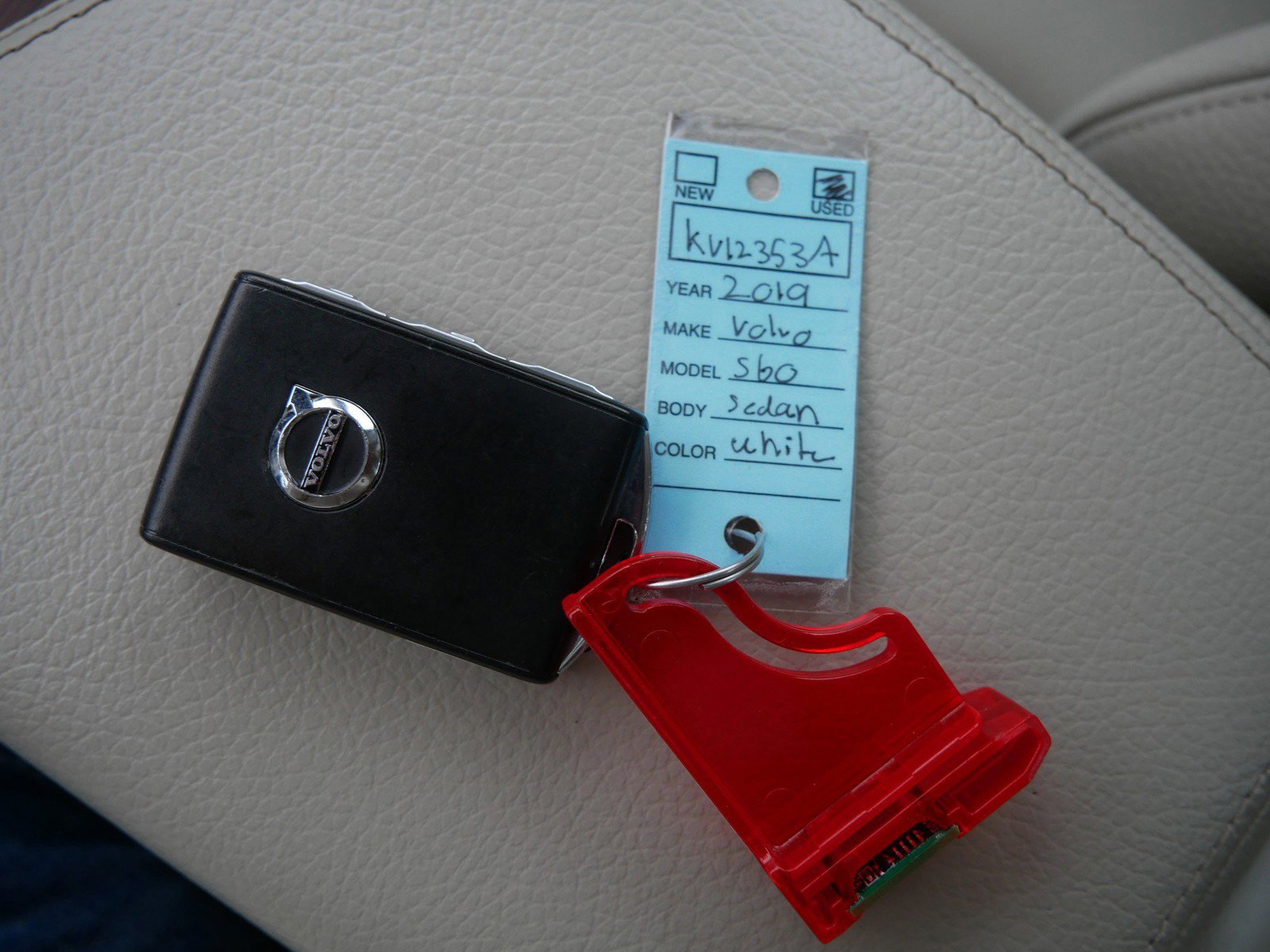 Used 2019 Volvo S60 T6 Momentum w/ Premium Package image 30