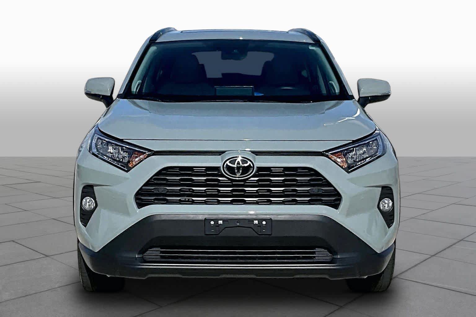 Used 2021 Toyota RAV4 XLE Premium FWD image 3