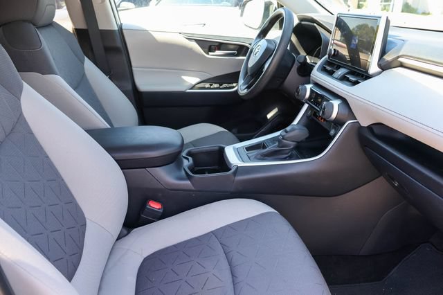 Used 2025 Toyota RAV4 XLE FWD image 15