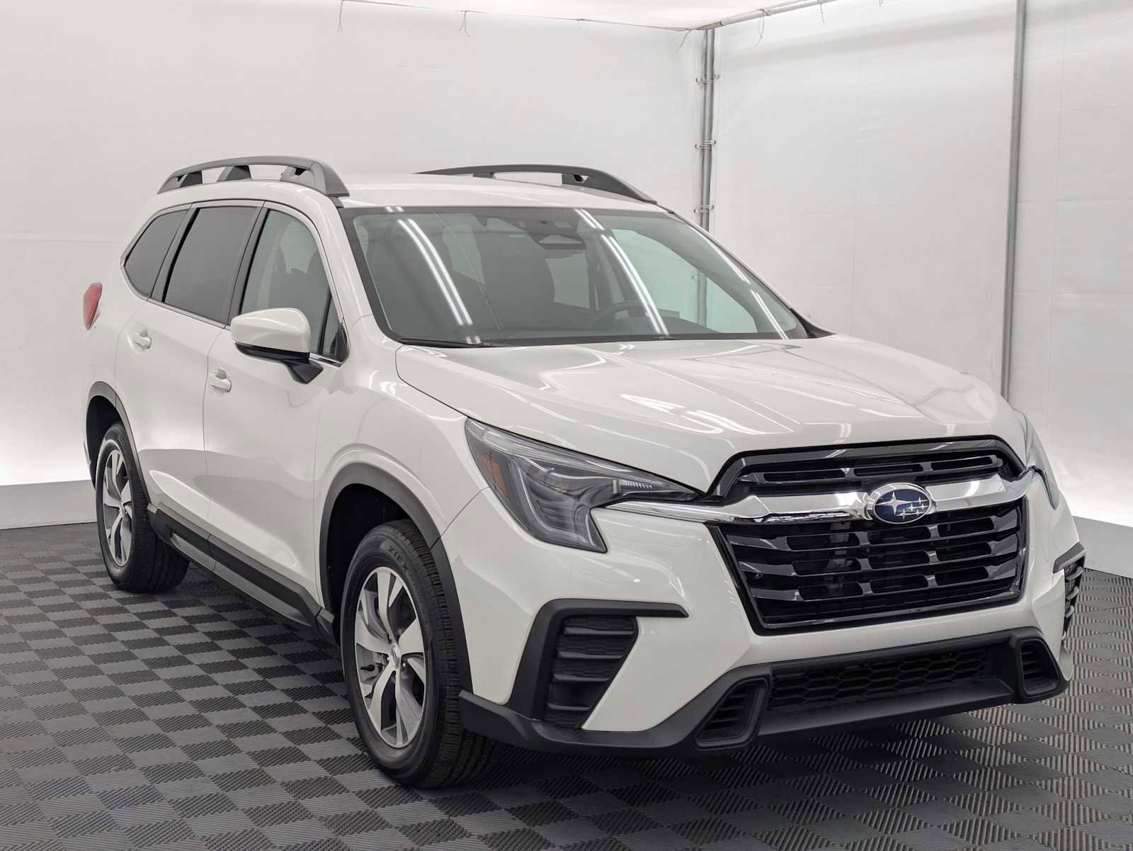 Used 2024 Subaru Ascent Premium w/ Convenience Package image 8