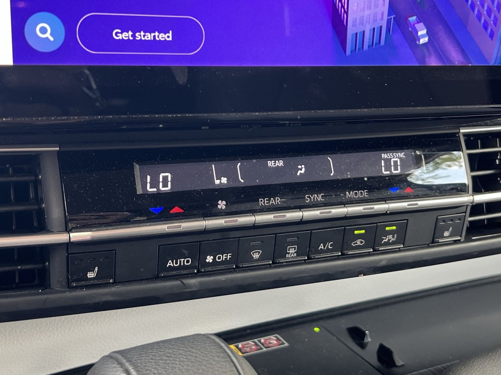 Used 2025 Toyota Sienna XLE AWD/4WD image 19