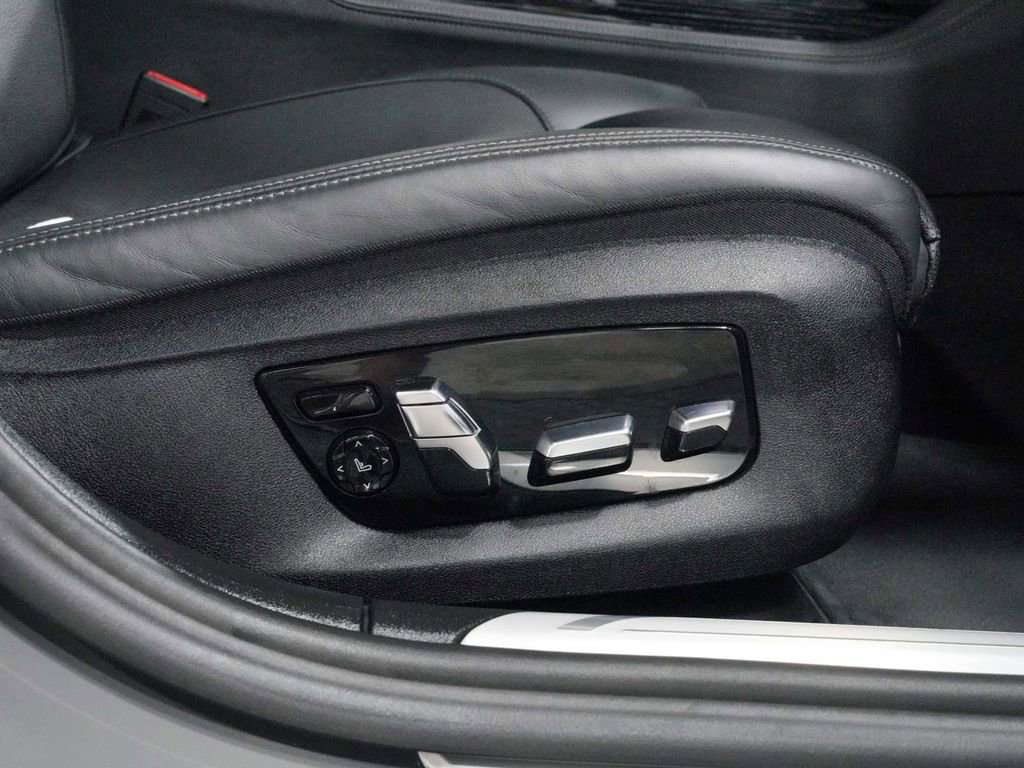 Used 2022 BMW 750i xDrive w/ Executive Package AWD/4WD image 45