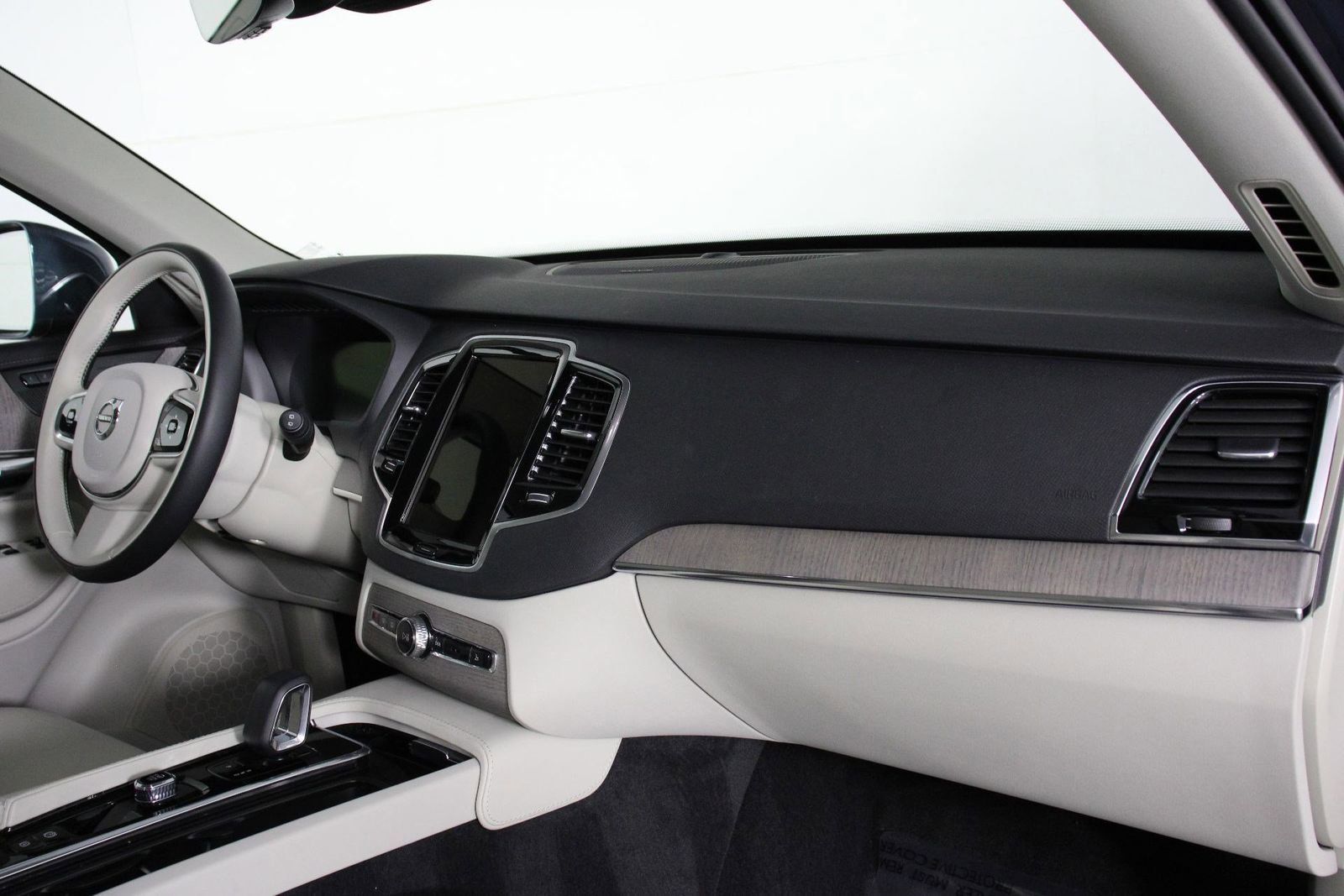 Certified 2023 Volvo XC90 T8 Plus w/ Protection Package Premier image 22