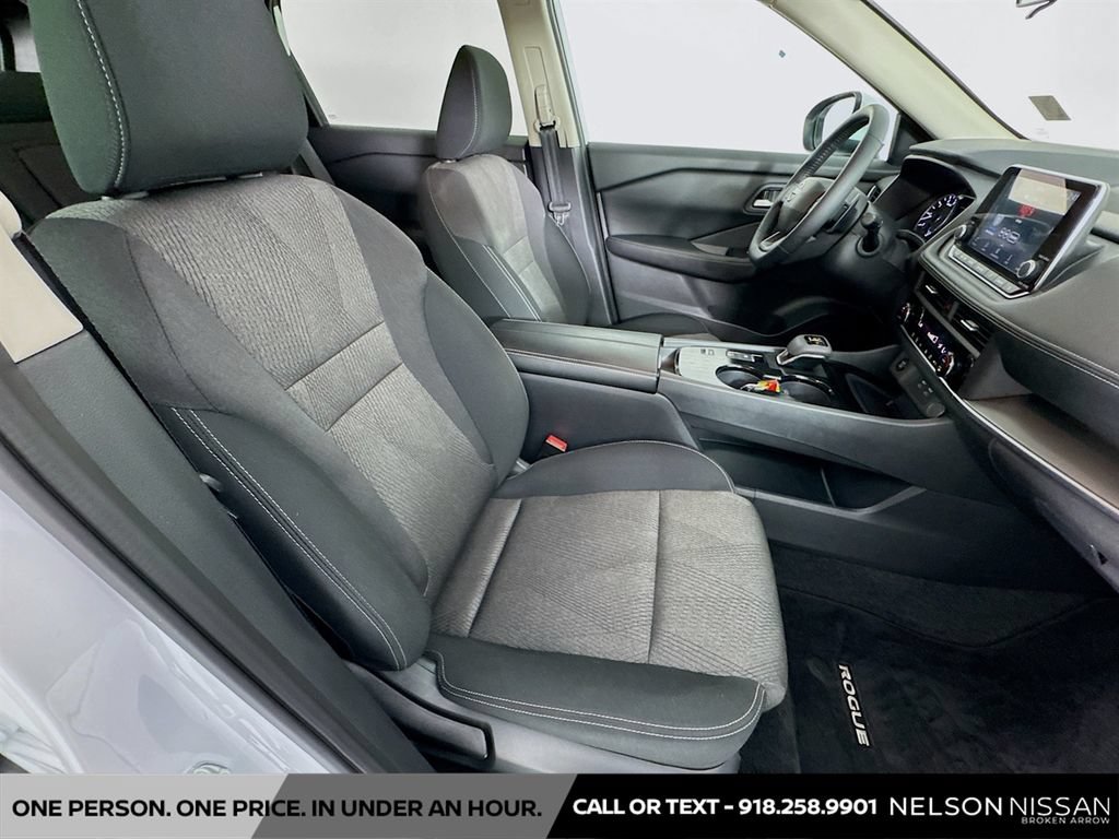 Certified 2026 Nissan Rogue SV FWD image 25