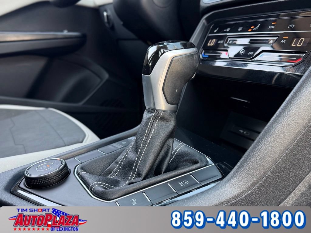 Used 2025 Volkswagen Taos SE AWD/4WD image 39
