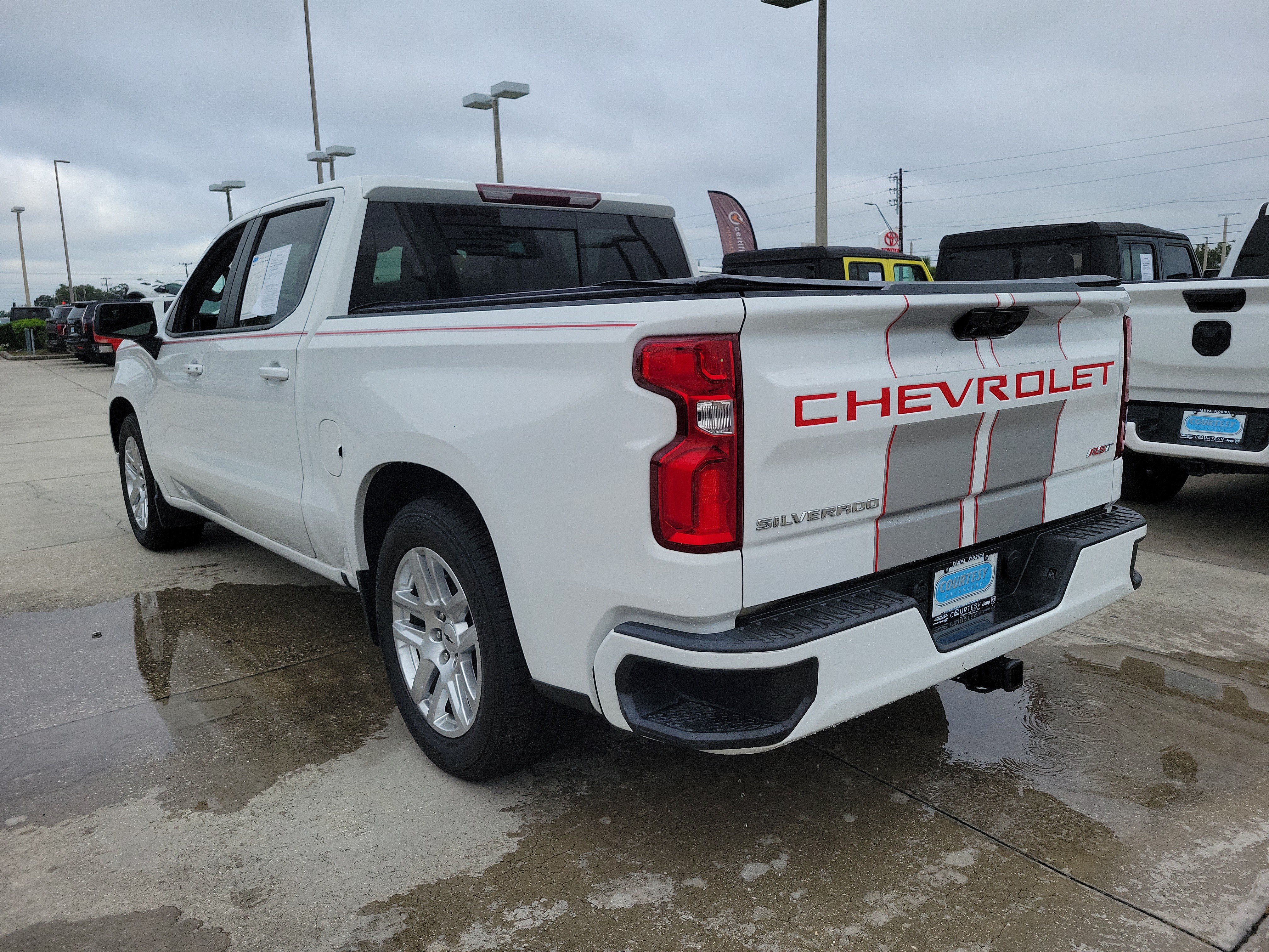 Used 2023 Chevrolet Silverado 1500 RST w/ Convenience Package II RWD image 2
