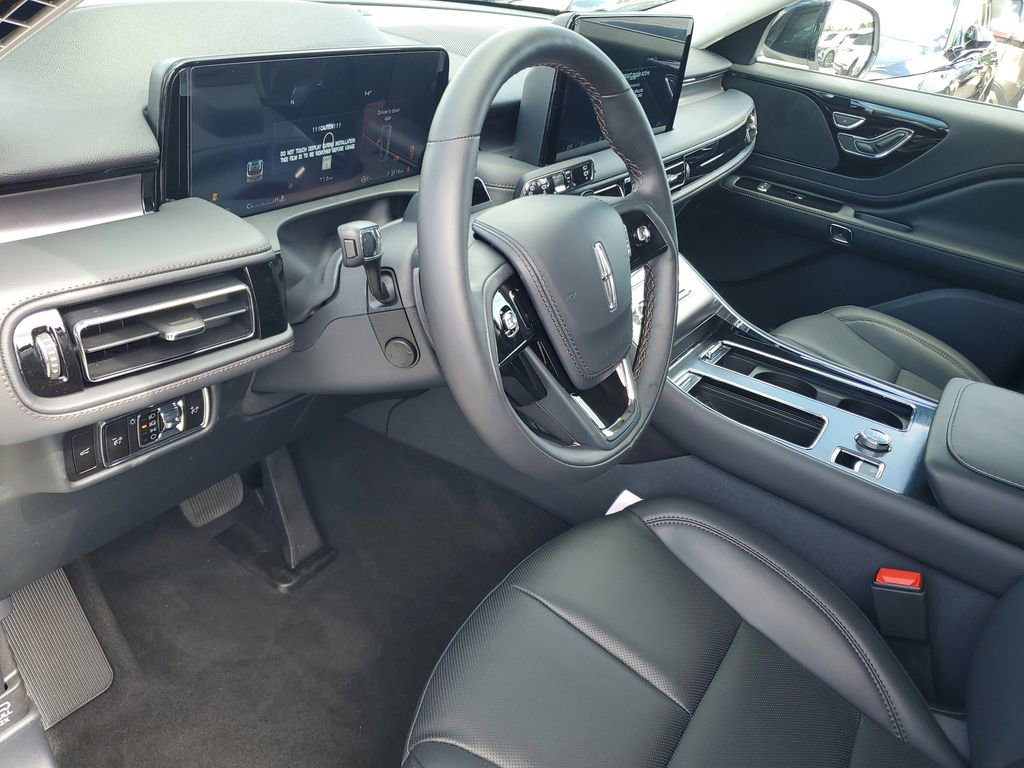 New 2026 Lincoln Aviator 2WD w/ Jet Appearance Package image 21