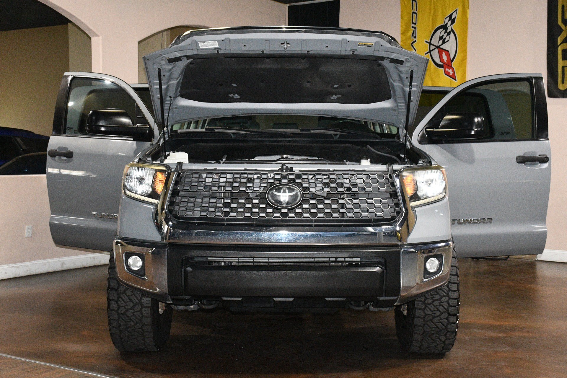 Used 2019 Toyota Tundra SR5 w/ SR5 Upgrade Package AWD/4WD image 87