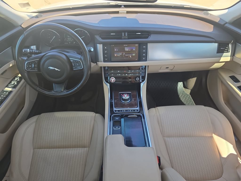 Used 2017 Jaguar XF Prestige RWD image 9