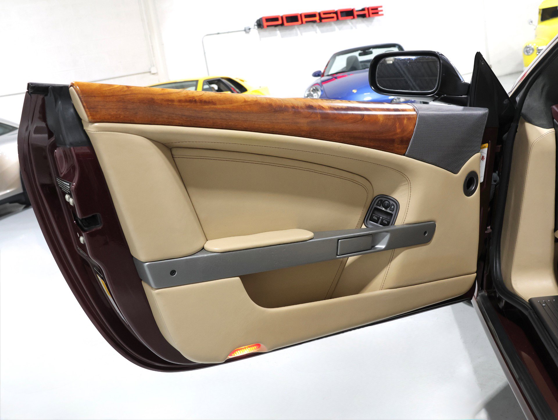 Used 2006 Aston Martin DB9 Volante RWD image 58