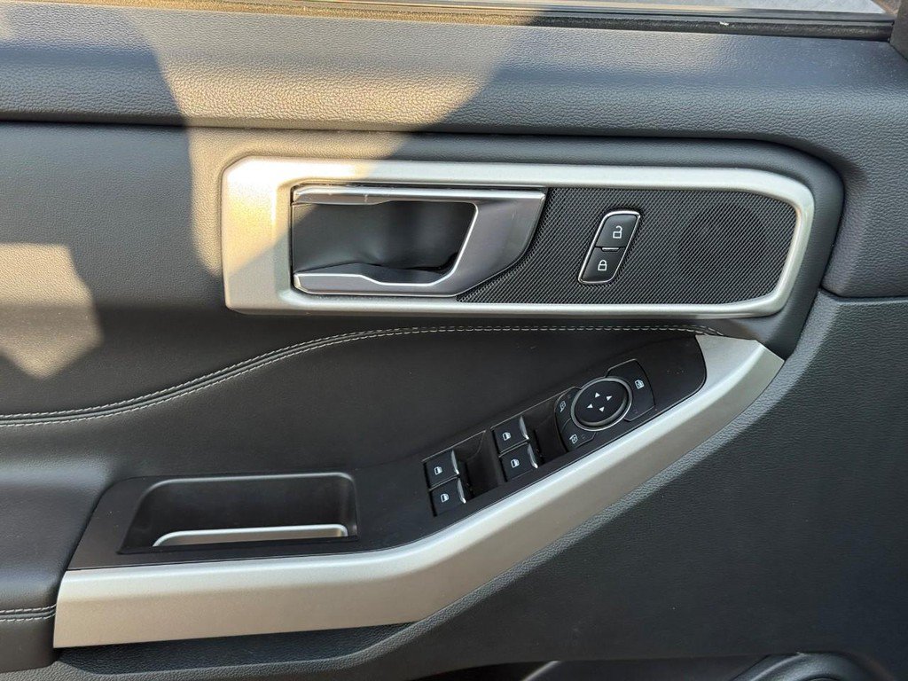 Used 2024 Ford Explorer XLT w/ Equipment Group 202A AWD/4WD image 18