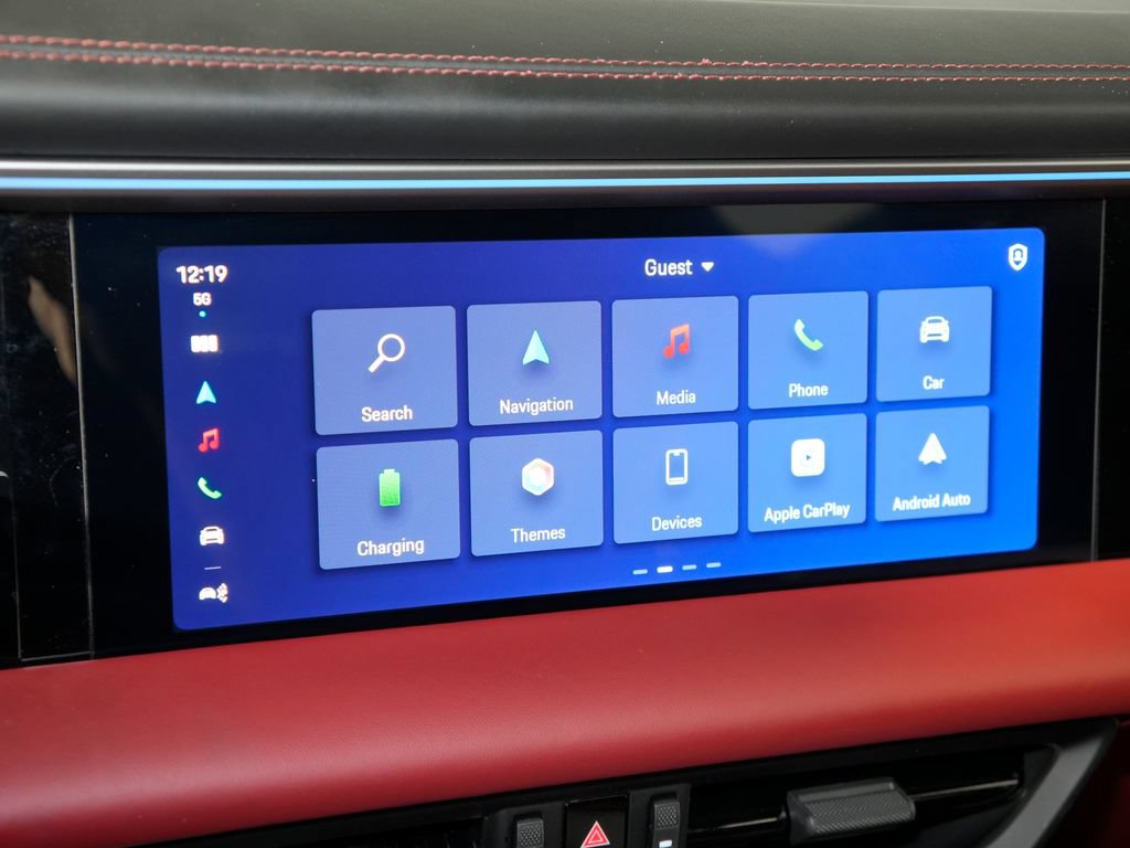 Certified 2025 Porsche Macan 4S Electric AWD/4WD image 31